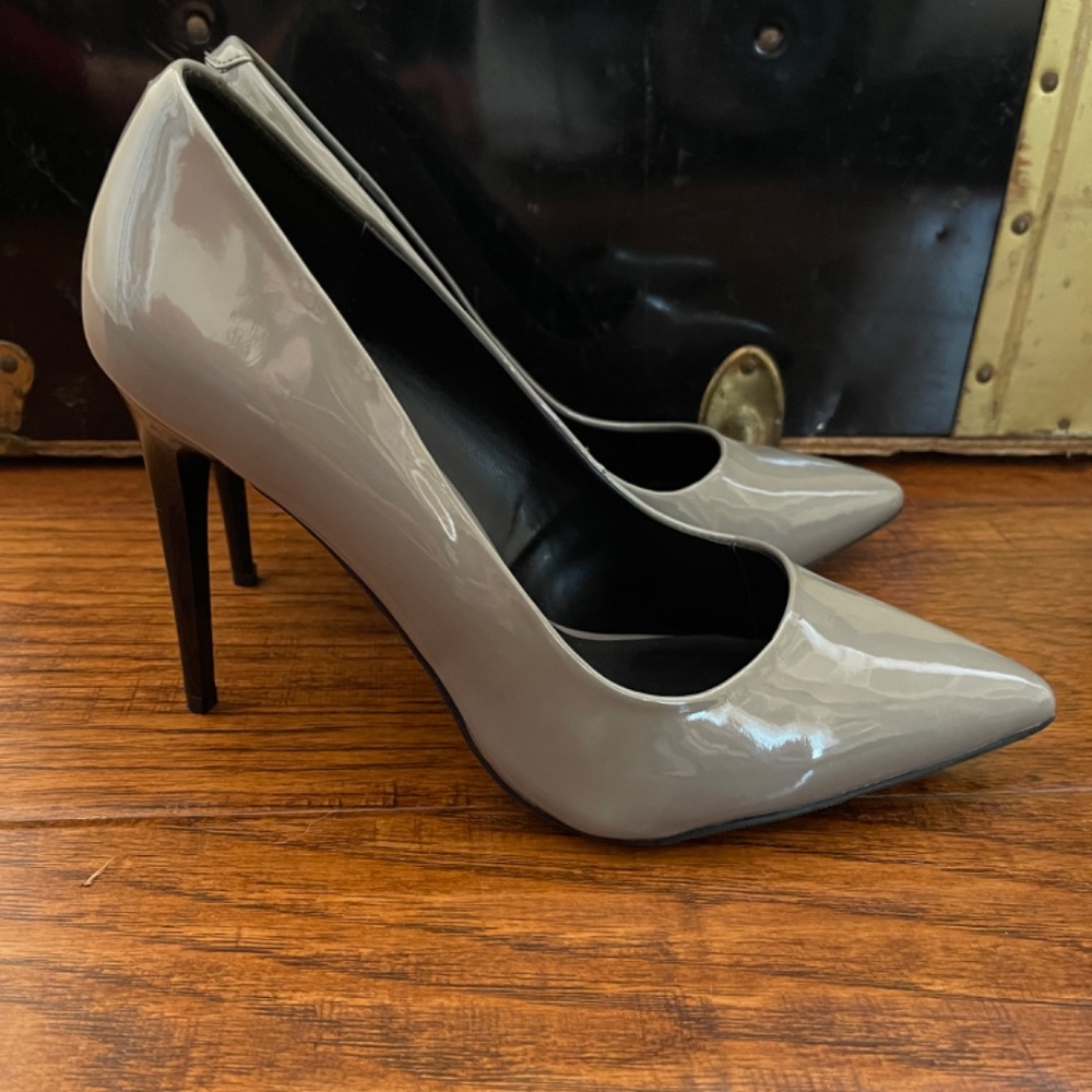 Le Chateau Faux Patent Leather Heels - Size 40 - Picture 5 of 6
